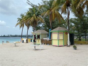 Holiday Inn Express & Suites Nassau Buitenkant foto