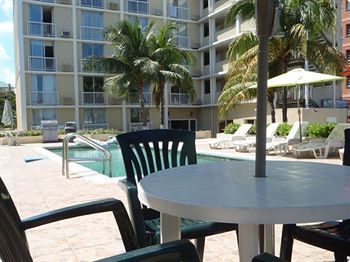 Holiday Inn Express & Suites Nassau Buitenkant foto